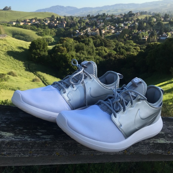 Nike Roshe Two 2 Rosherun Shoe Metallic Silver - Picture 2 of 7